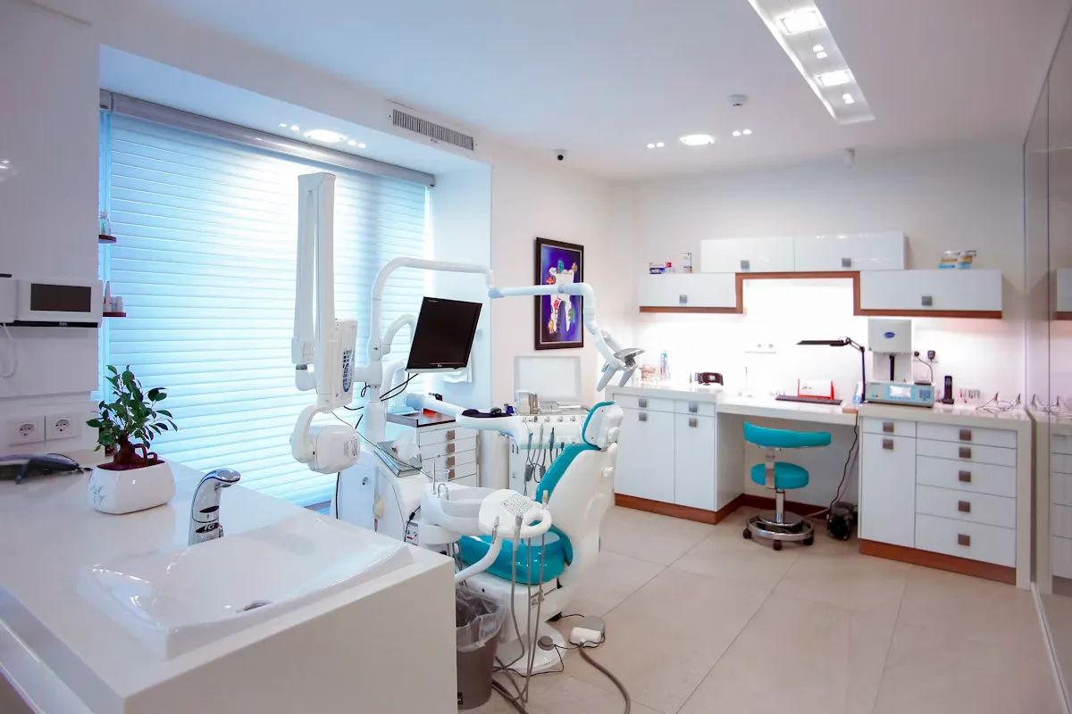 Facetas dentárias em Medellín: o que perguntar na consulta